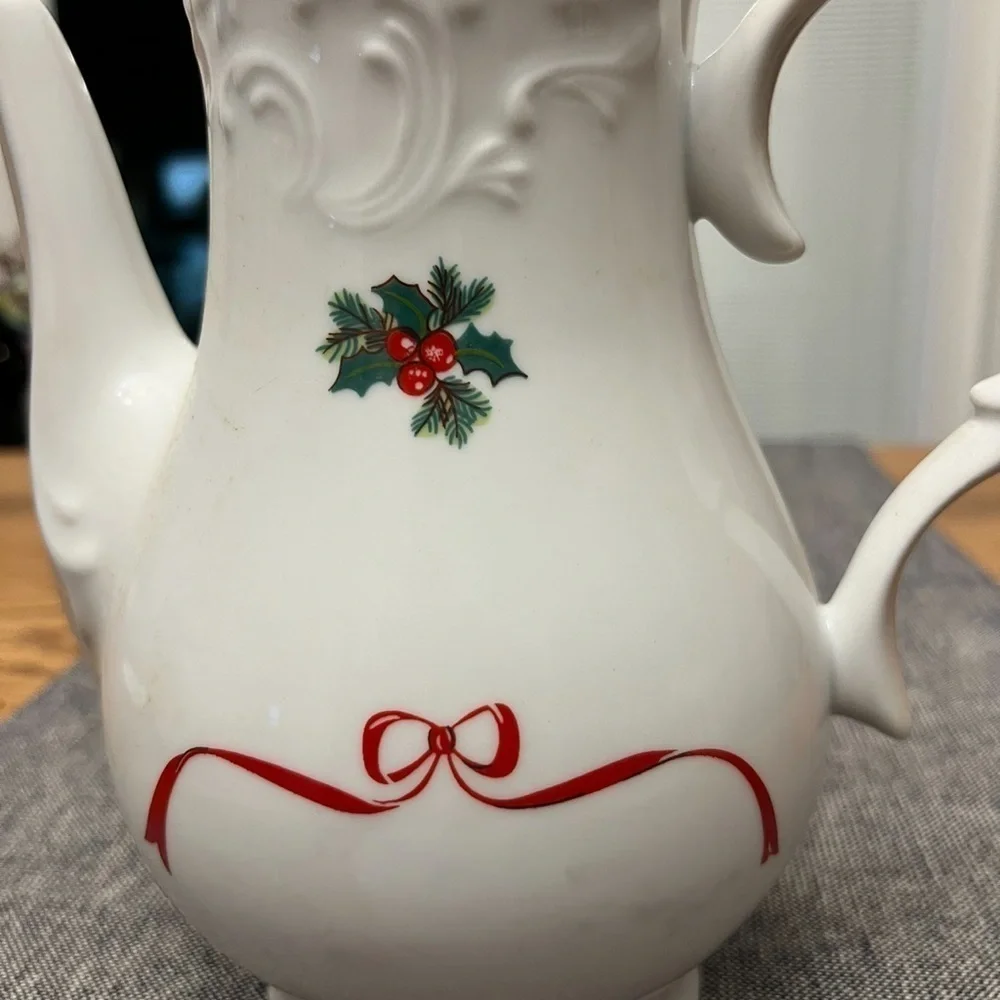 Menuet Poland Royal Vienna Coffee Pot